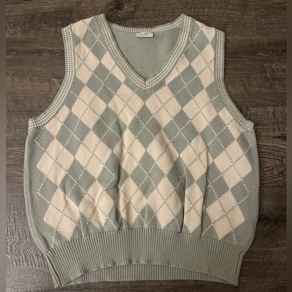 Brandy Melville sweater vest!